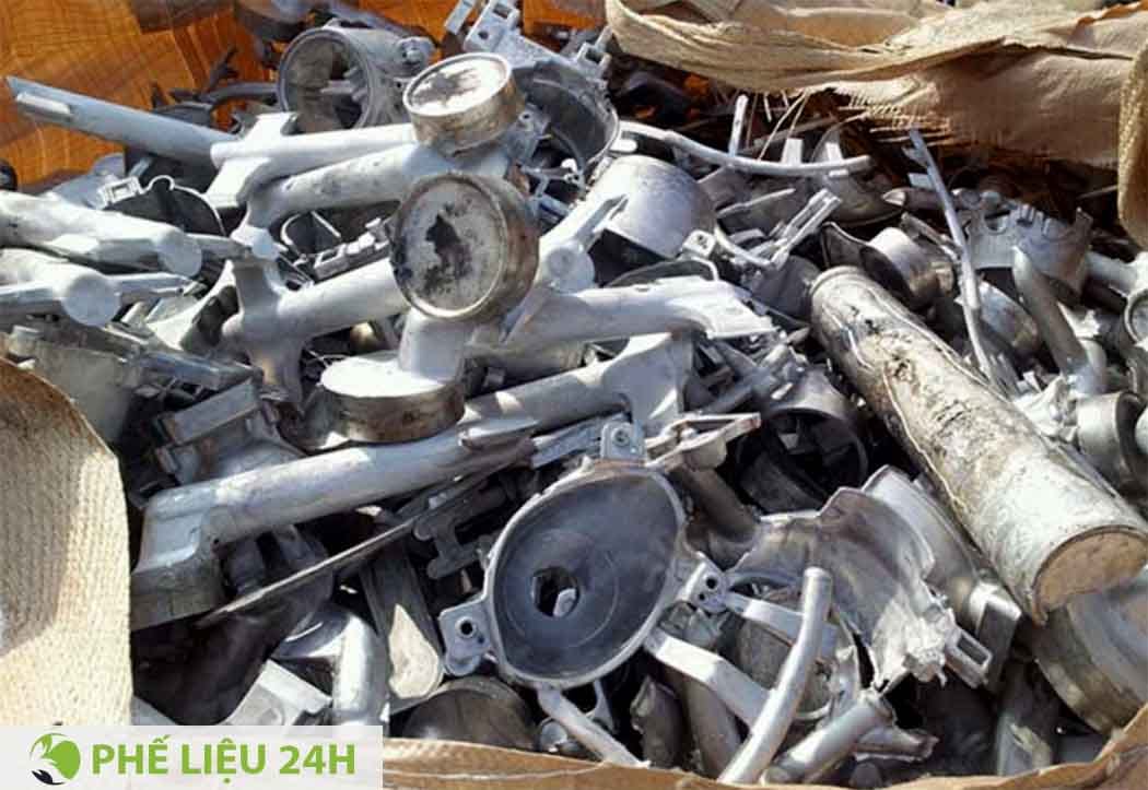 Nhóm thu mua chính gồm chì cục, chì vụn, chì từ ắc quy đã tách rời