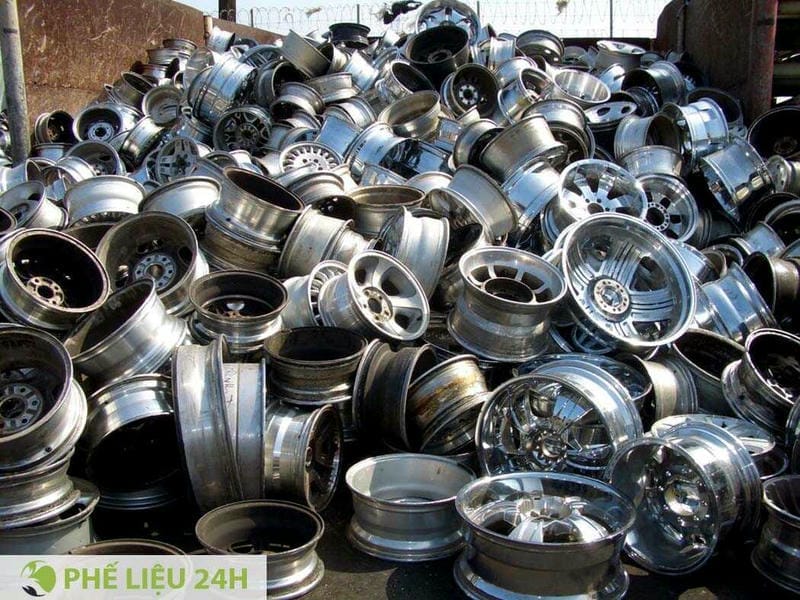 Đơn giá phụ thuộc thành phần kim loại, độ oxy hóa, kích thước kiện hàng và